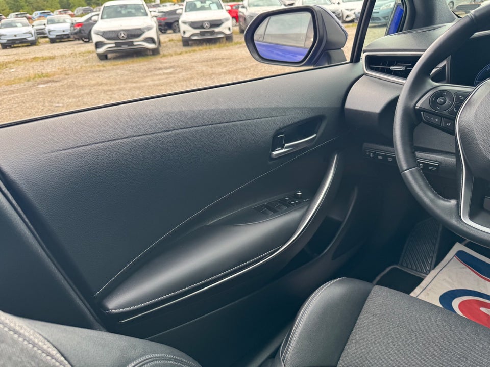 Toyota Corolla 1,8 Hybrid Style Touring Sports e-CVT 5d