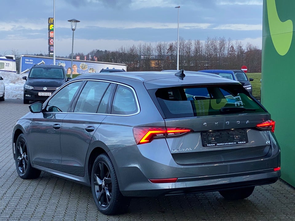 Skoda Octavia 1,4 TSi iV Plus Combi DSG 5d