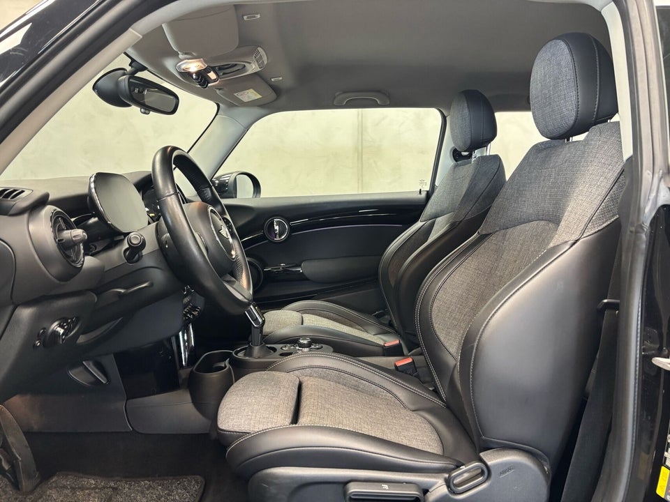 MINI Cooper SE Essential 3d