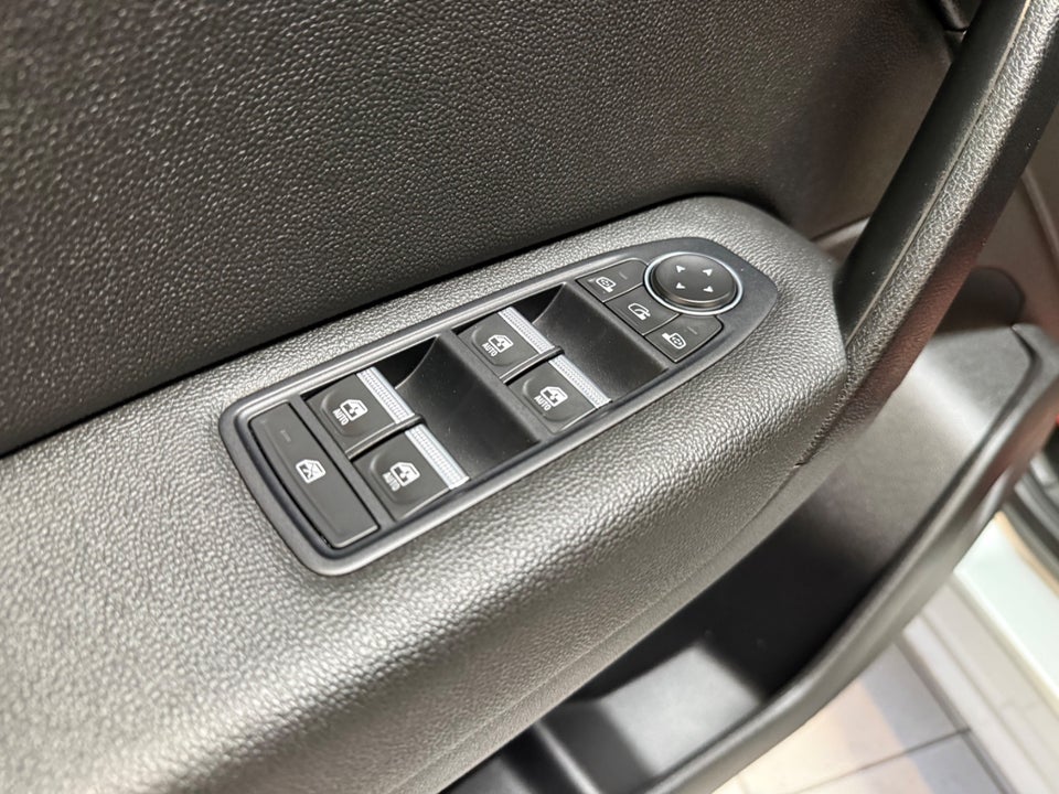 Renault Captur 1,6 E-Tech Intens 5d