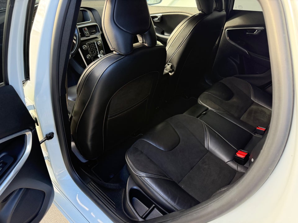 Volvo V40 2,0 T4 190 R-Design 5d