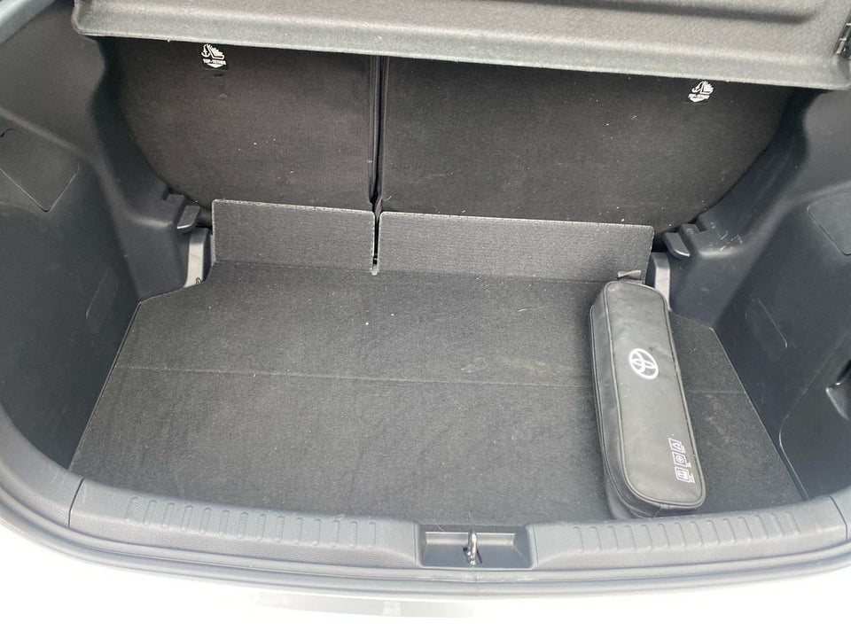 Toyota Yaris 1,5 Hybrid Essential e-CVT 5d