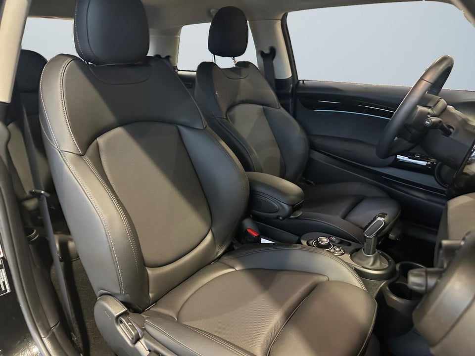 MINI Cooper SE Essential 3d