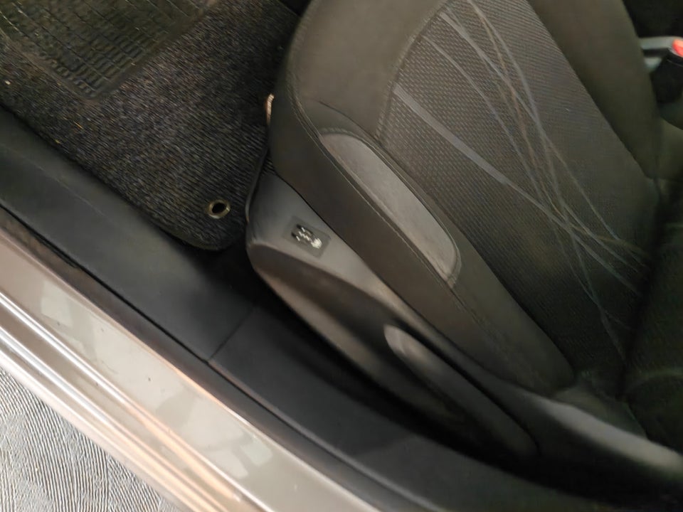 Peugeot 208 1,6 e-HDi 92 Active 5d