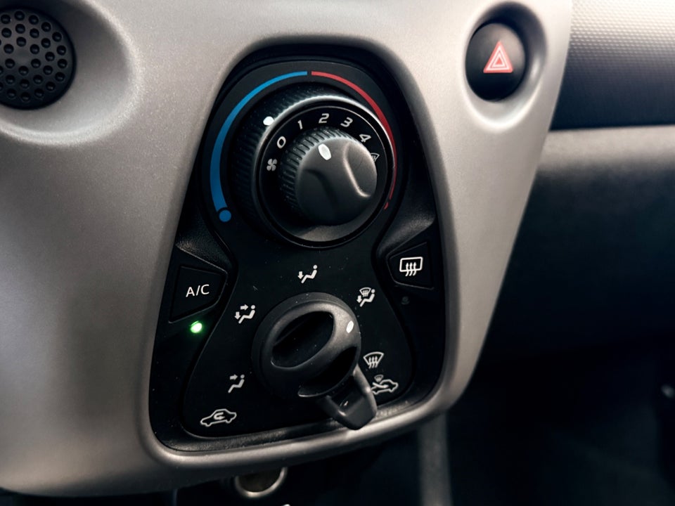 Peugeot 108 1,0 e-VTi 72 Prime 5d