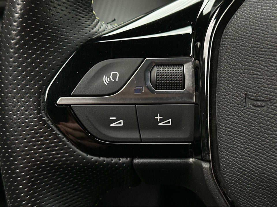 Peugeot e-2008 50 GT 5d