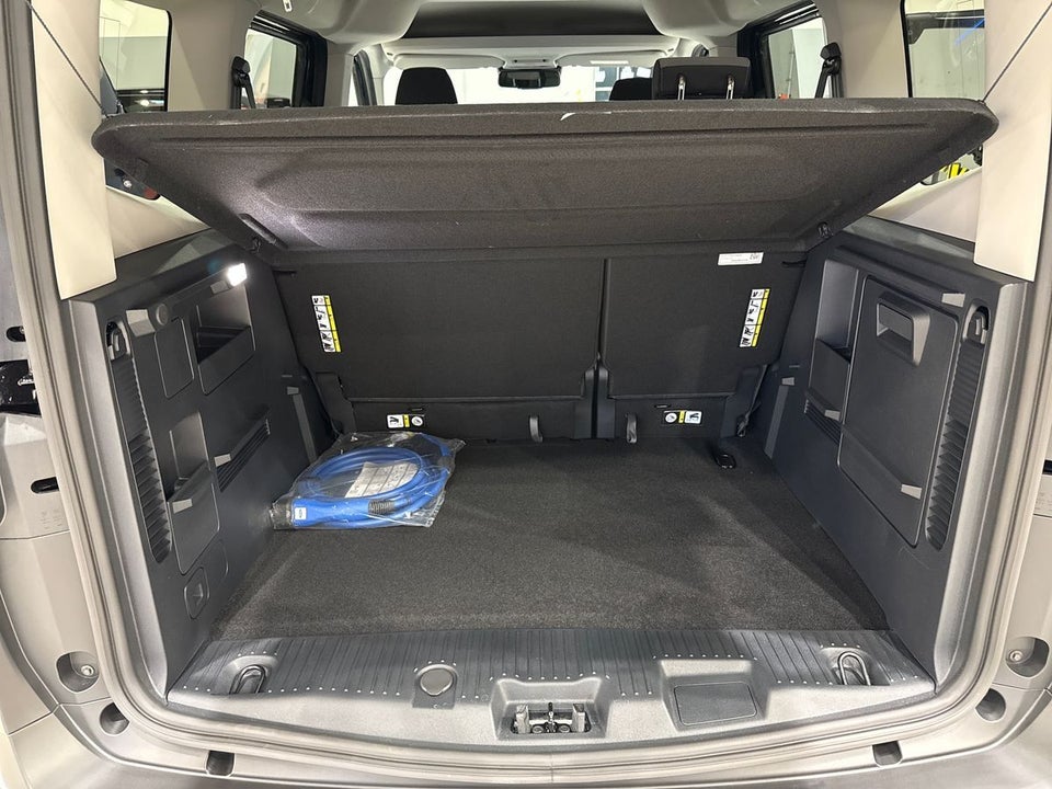 Ford E-Tourneo Courier 43 Titanium