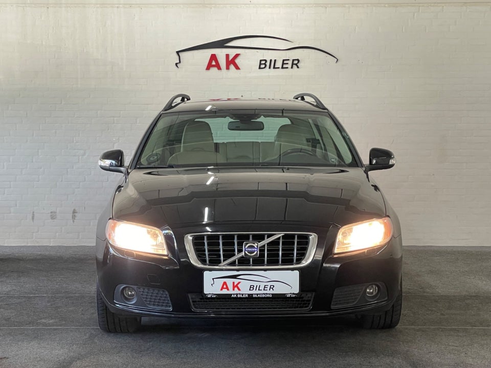 Volvo V70 2,5 T Momentum aut. 5d