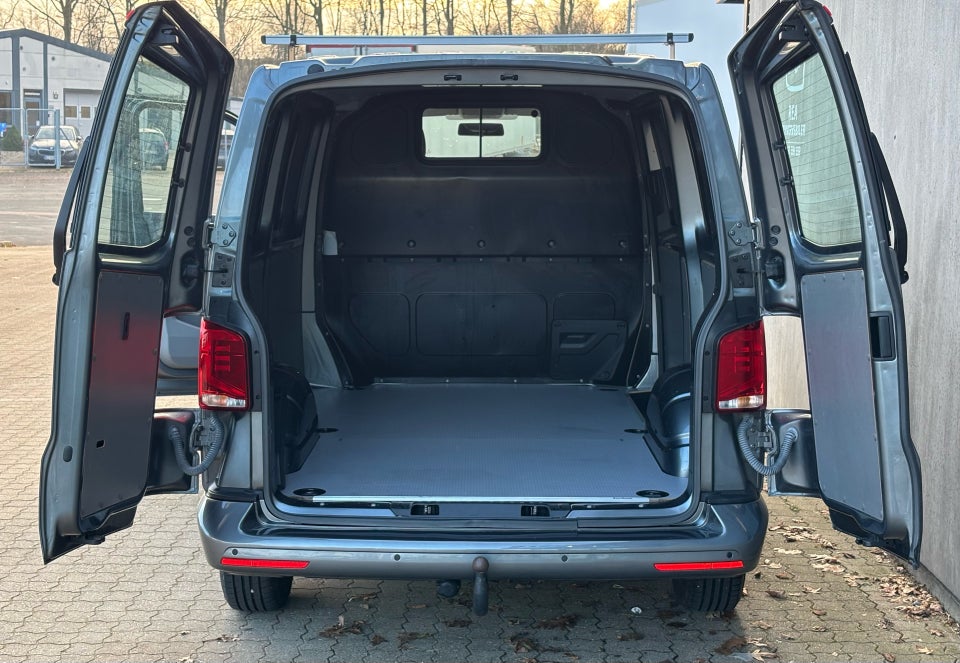 VW Transporter 2,0 TDi 150 Kassevogn DSG kort