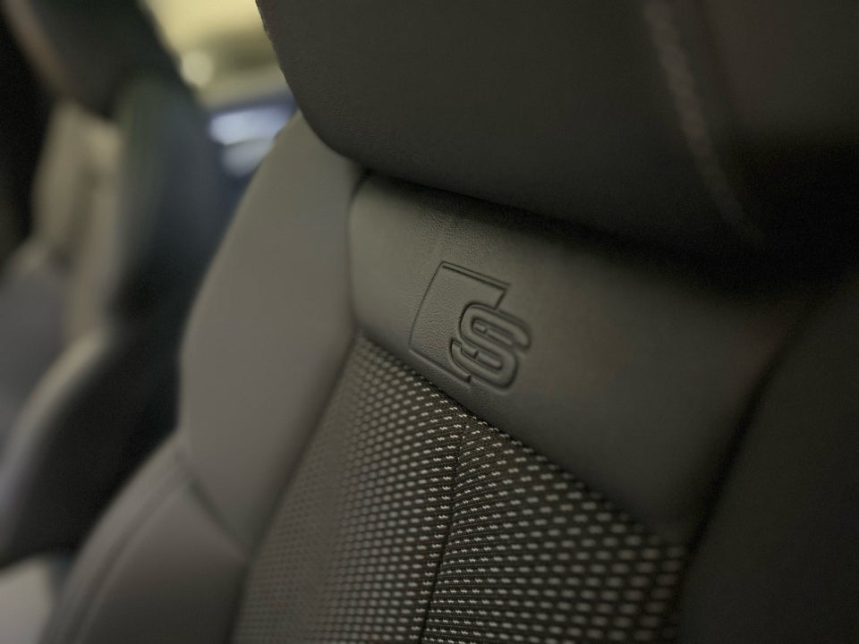 Audi Q4 e-tron 40 S-line 5d