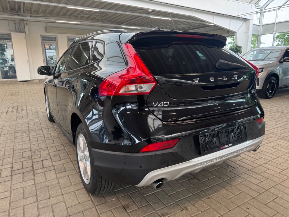 Volvo V40 CC 1,5 T3 152 Momentum aut. 5d