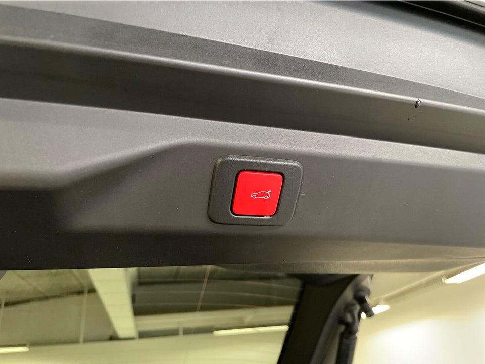 Peugeot e-3008 77 GT Pack 5d