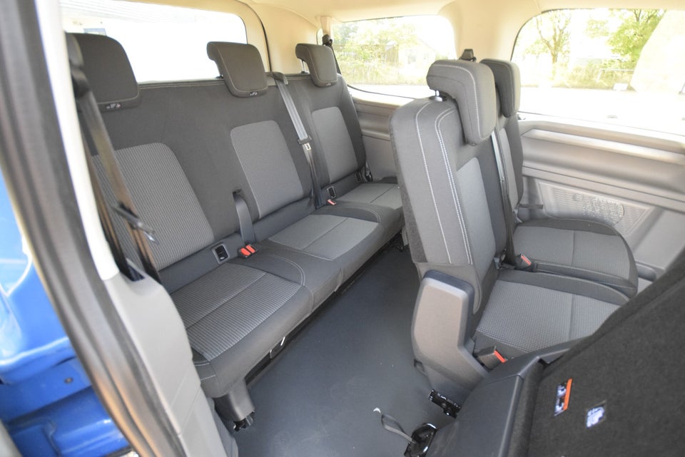VW e-Caravelle 64 Basis SWB