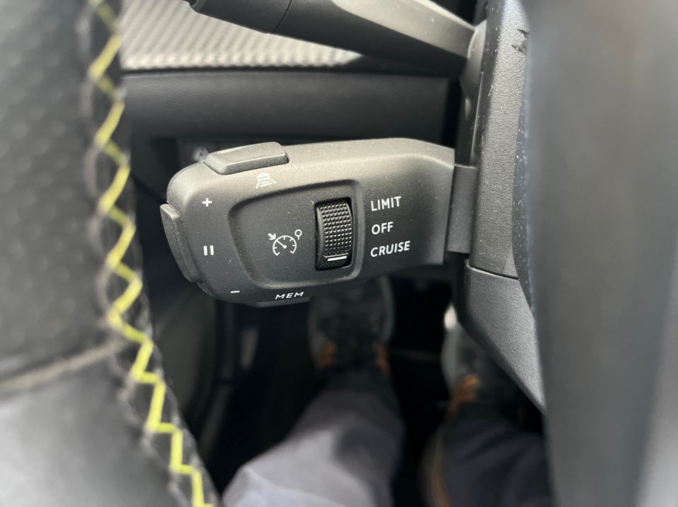 Peugeot e-208 50 GT Sky 5d