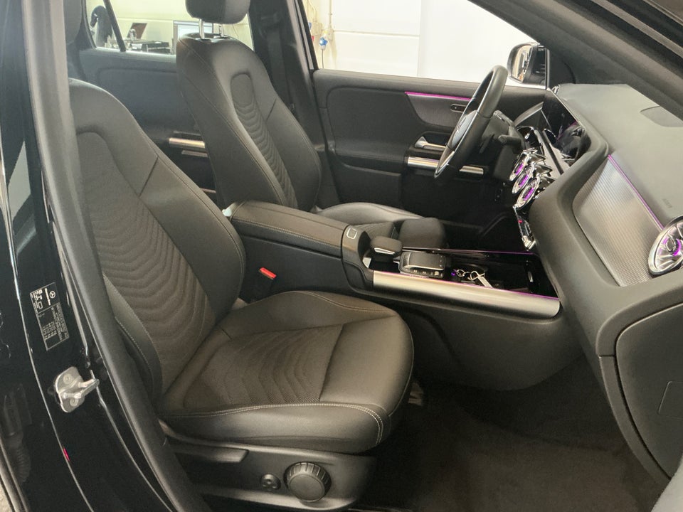 Mercedes EQA350 4Matic 5d