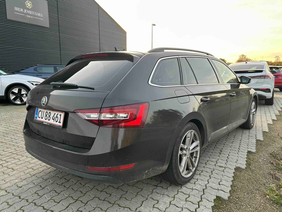 Skoda Superb 2,0 TDi 150 Ambition Combi DSG 5d