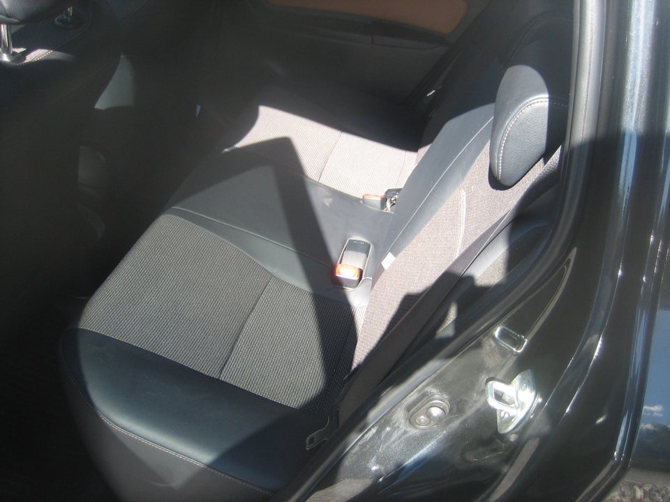 Toyota Yaris 1,3 VVT-i Lounge Edition 5d