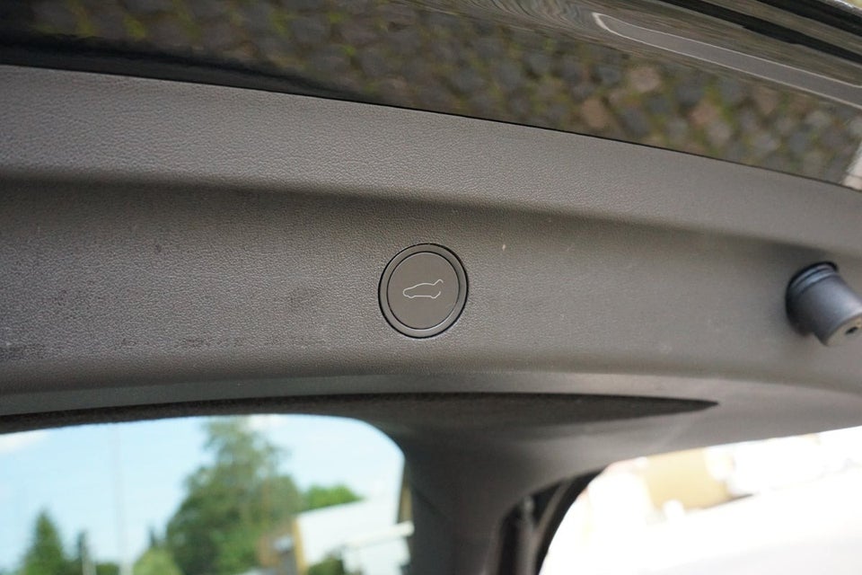 Tesla Model Y Long Range AWD 5d