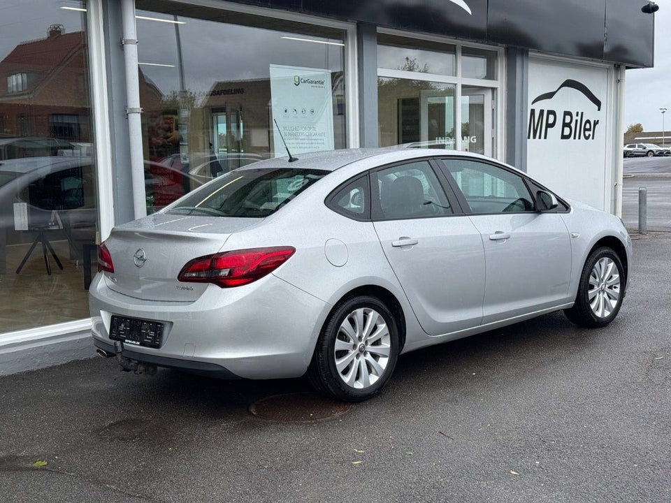 Opel Astra 1,4 T 140 Enjoy 4d