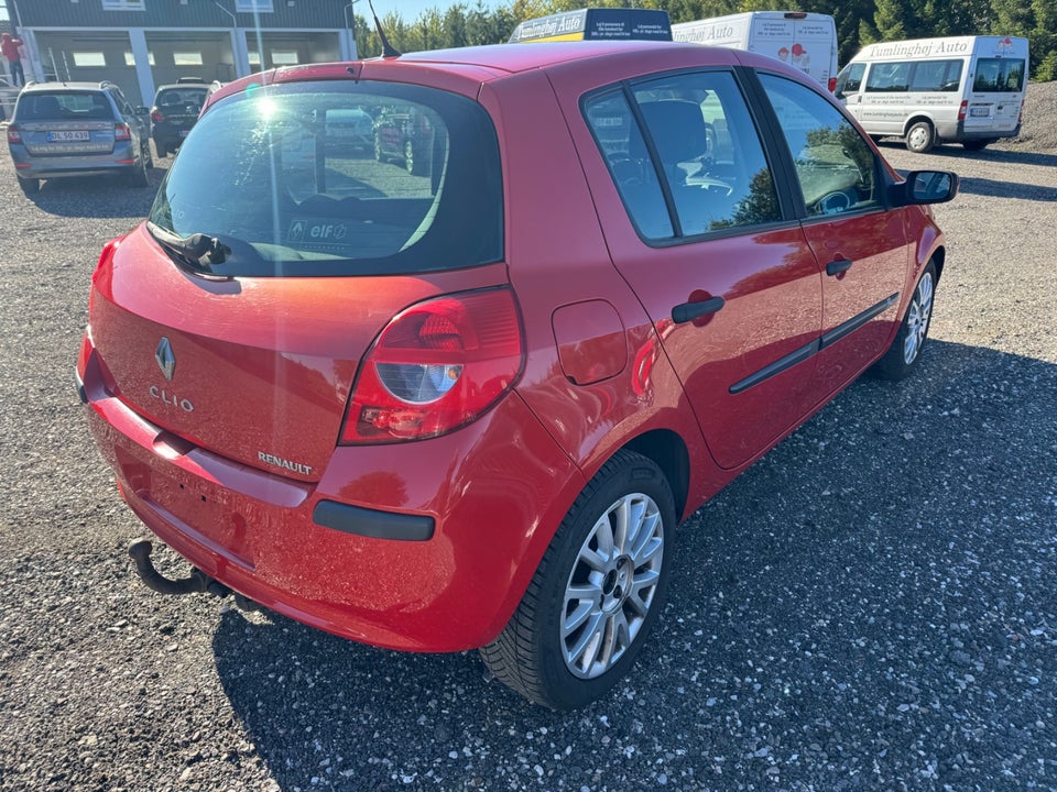 Renault Clio II 1,6 Dynamique 5d