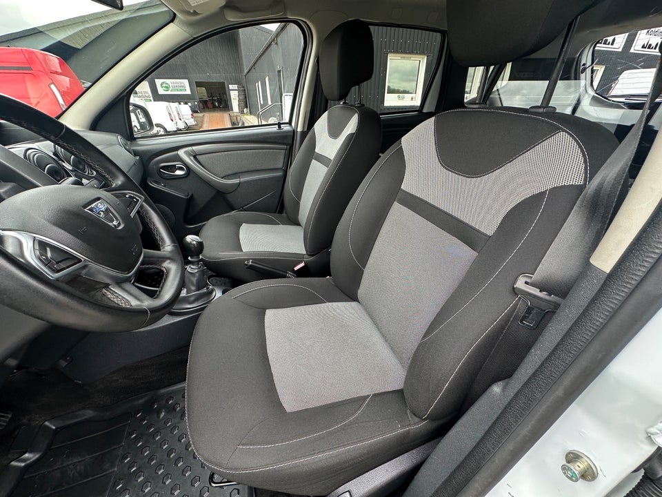 Dacia Duster 1,2 TCe 125 Black Shadow Van 5d