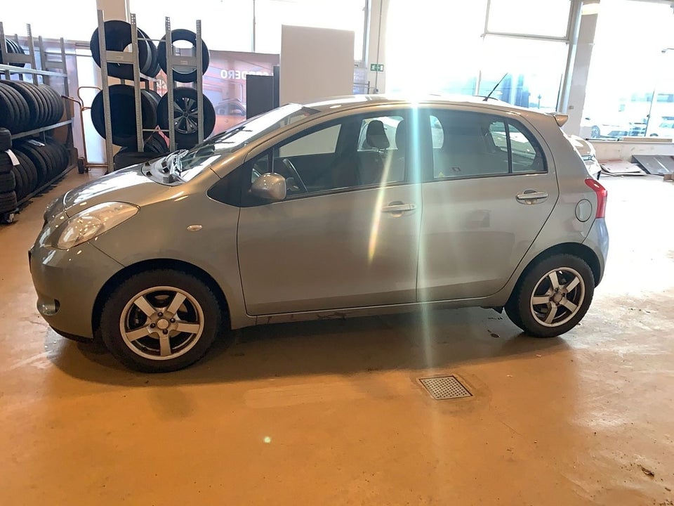 Toyota Yaris 1,3 Luna Sport 5d