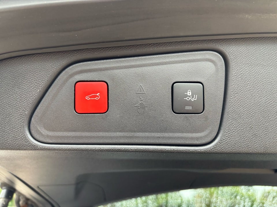 Peugeot 3008 1,6 Hybrid Selection Sport Limited EAT8 5d
