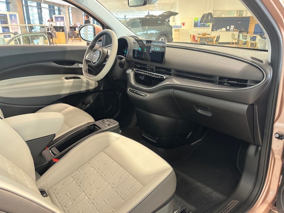 Fiat 500e 42 la Prima 3+1 4d