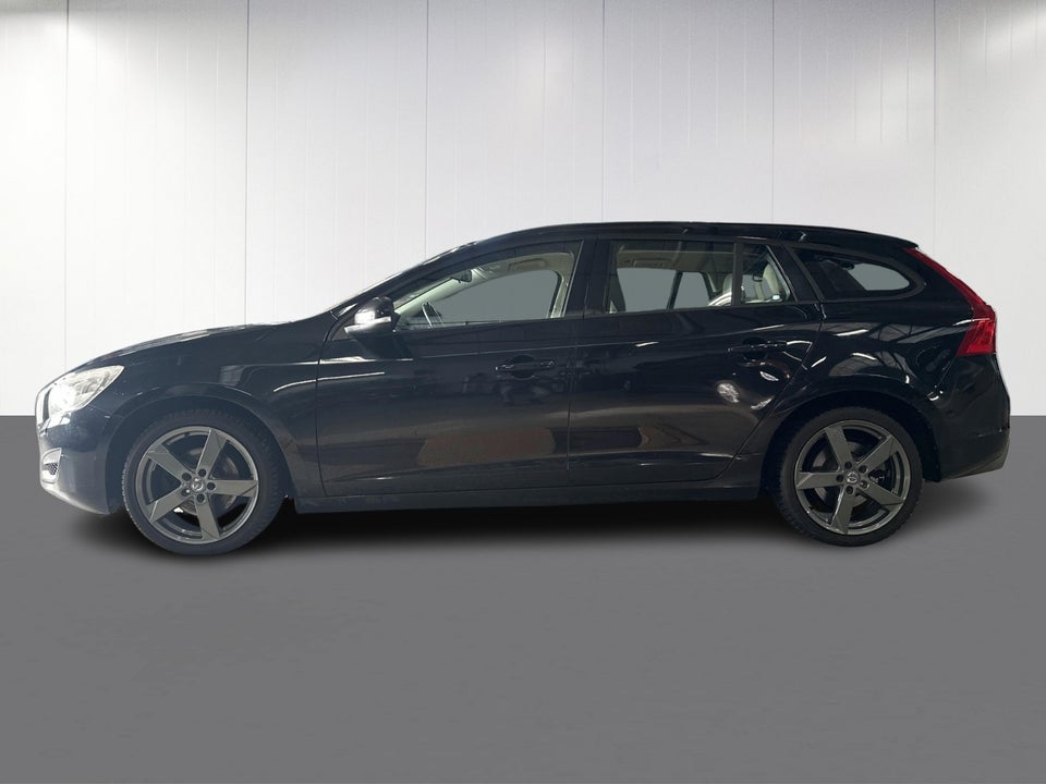 Volvo V60 2,0 D4 163 R-Design 5d