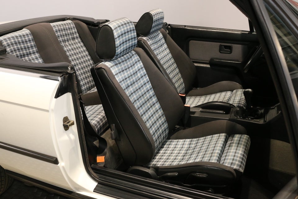 BMW 320i 2,0 Cabriolet 2d