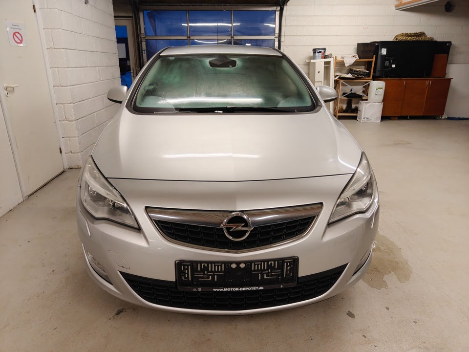 Opel Astra 1,6 Enjoy 5d