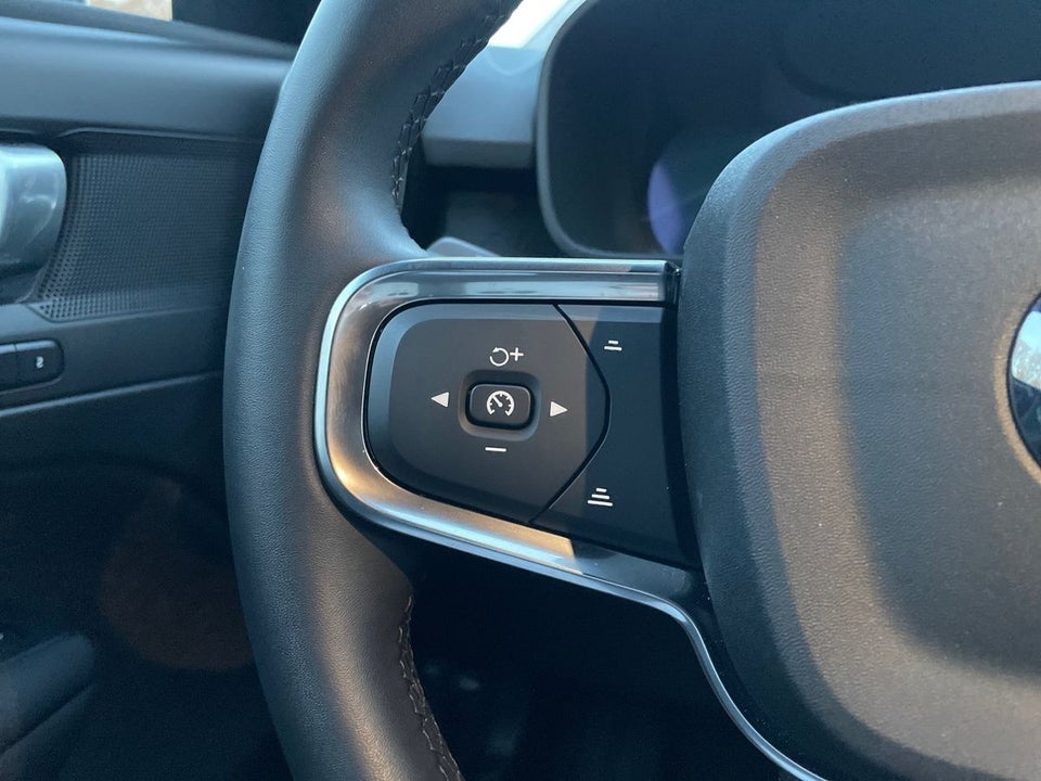 Volvo EX40 Twin Performance Plus 5d