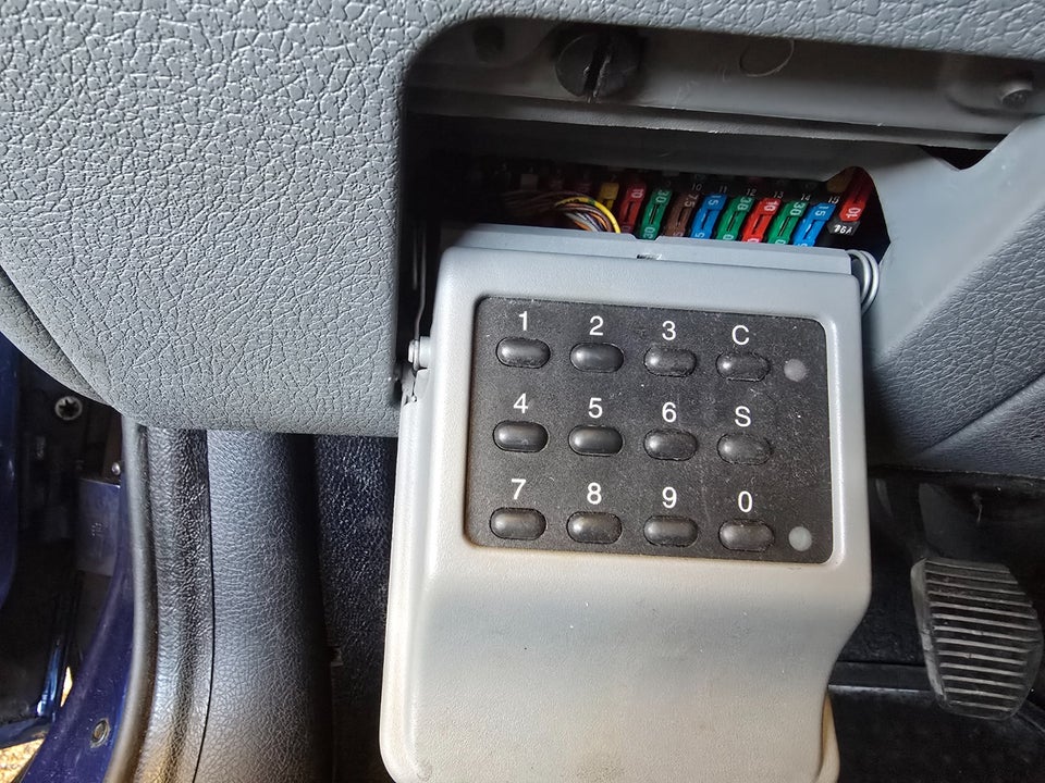 Peugeot 406 1,8 SL 4d