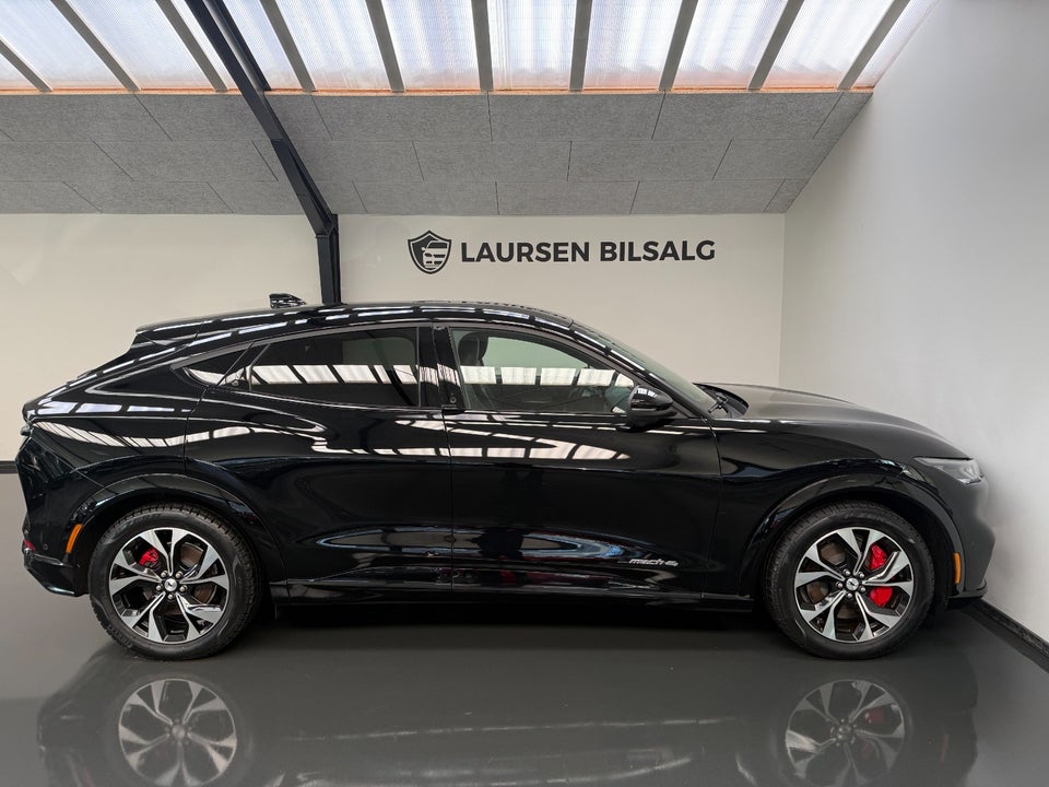 Ford Mustang Mach-E 68 Standard Range AWD 5d