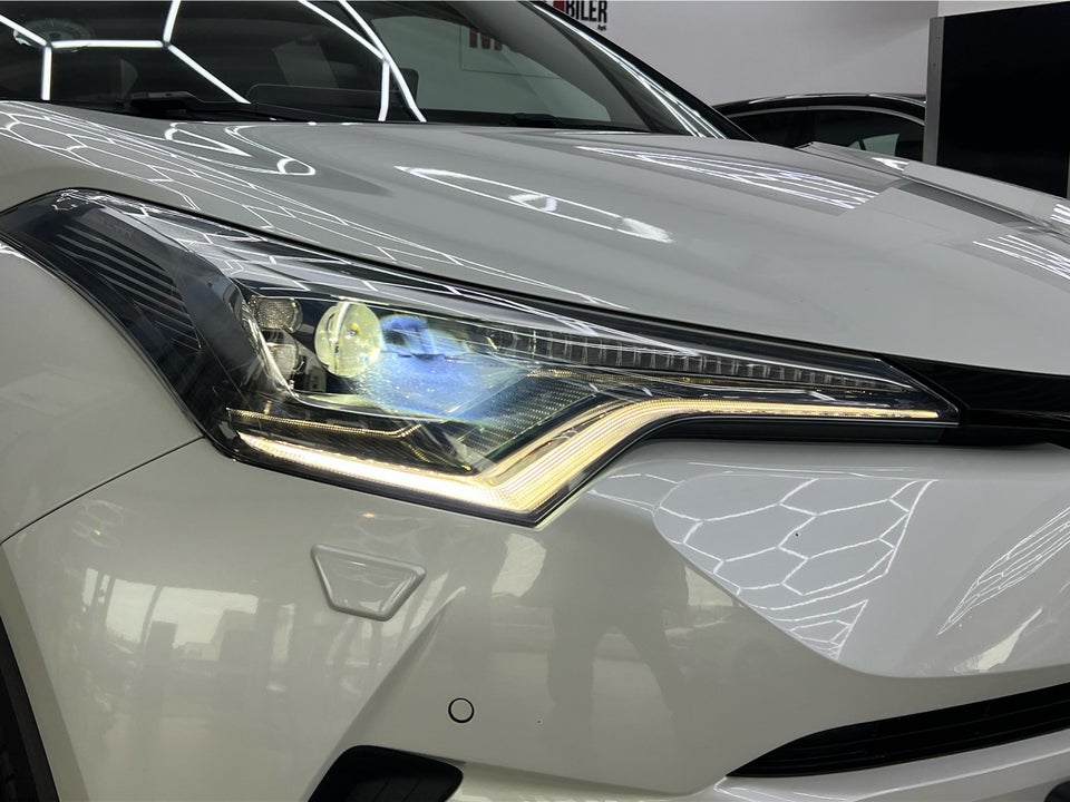Toyota C-HR 1,8 Hybrid C-LUB Selected CVT 5d
