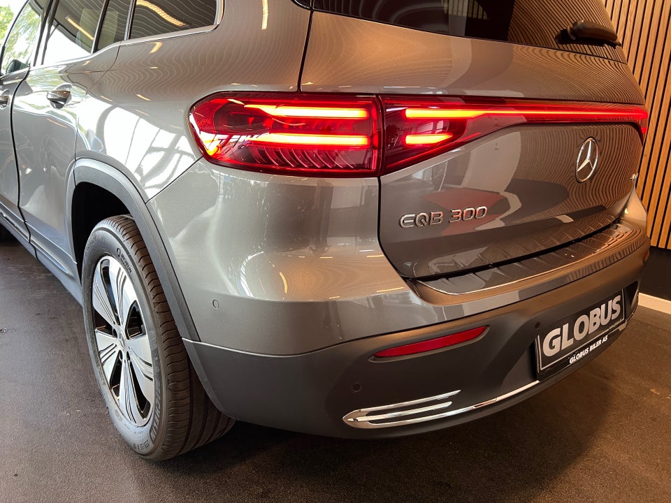 Mercedes EQB300 Progressive Advance Plus 4Matic 7prs 5d