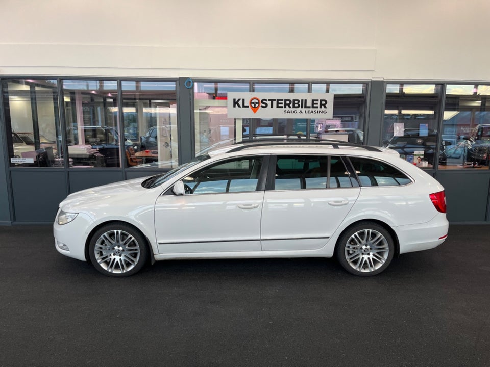 Skoda Superb 3,6 FSi Elegance Combi DSG 4x4 5d