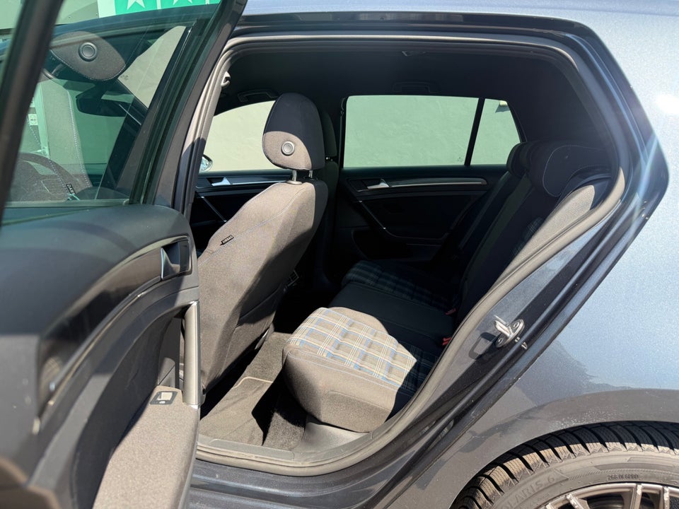 VW Golf VII 1,4 GTE DSG 5d