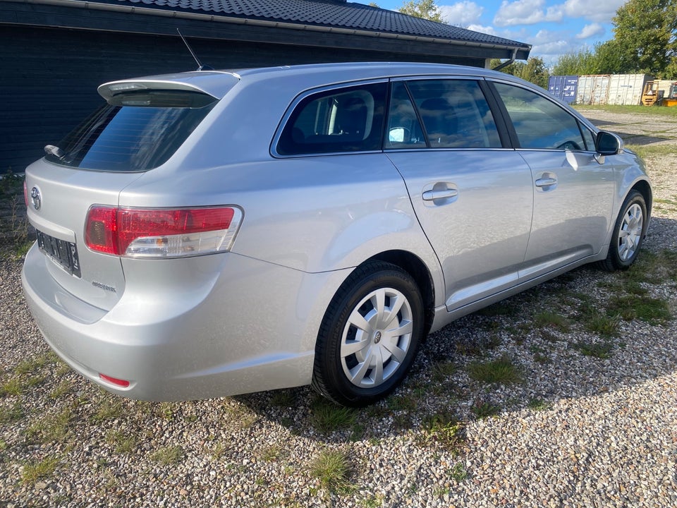 Toyota Avensis 1,6 VVT-i T1 stc. 5d