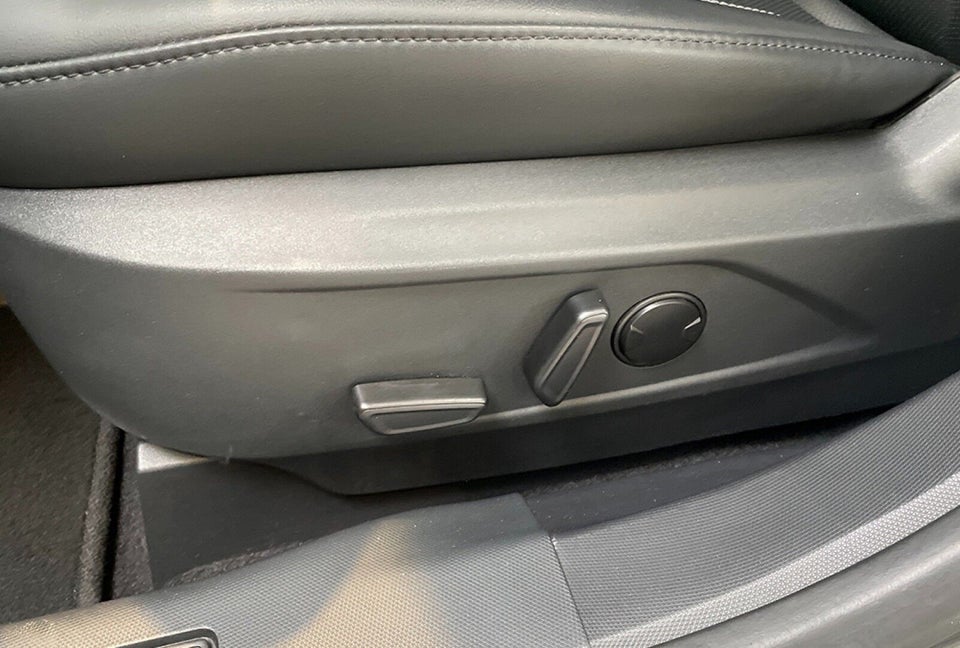 Ford Mustang Mach-E 70 Premium Standard Range 5d