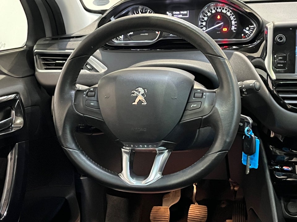 Peugeot 208 1,2 VTi Allure Sky 5d