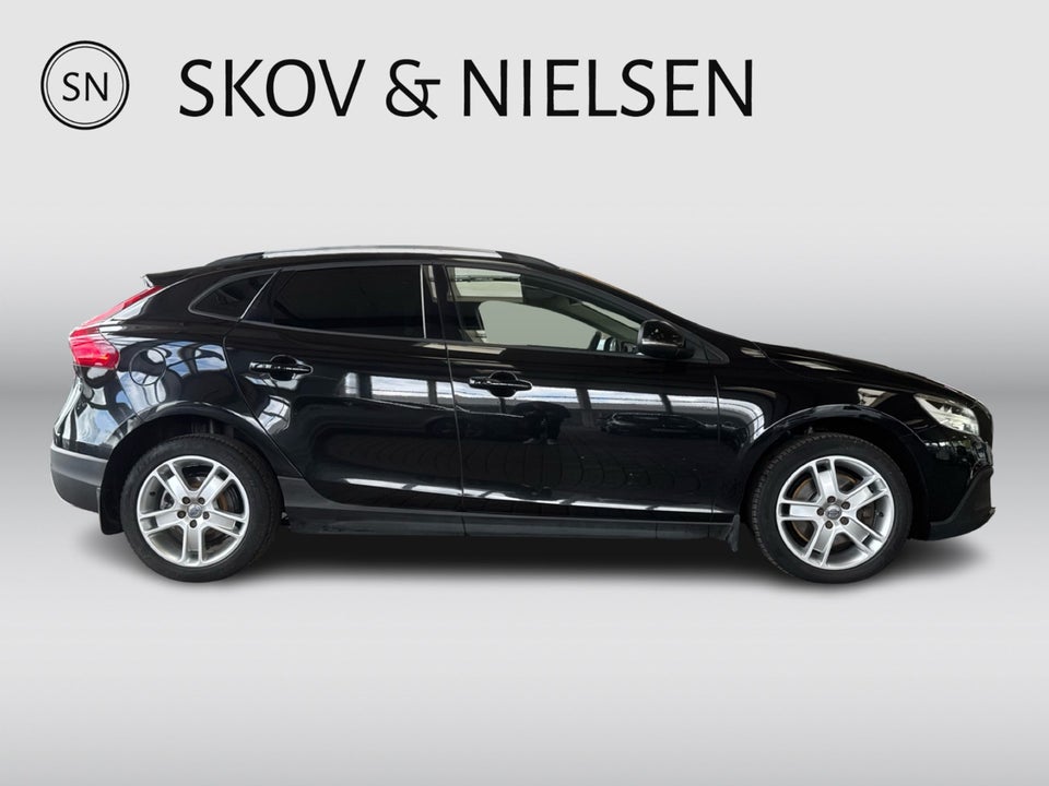 Volvo V40 CC 2,0 D3 150 Summum aut. 5d
