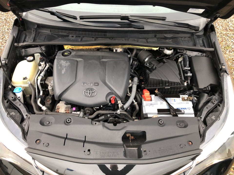 Toyota Avensis 2,0 D-4D T2 Touring Sports 5d