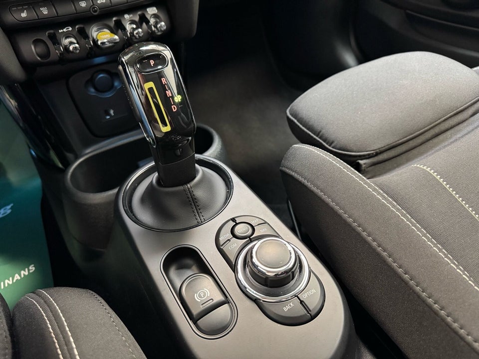 MINI Cooper SE Essential 3d