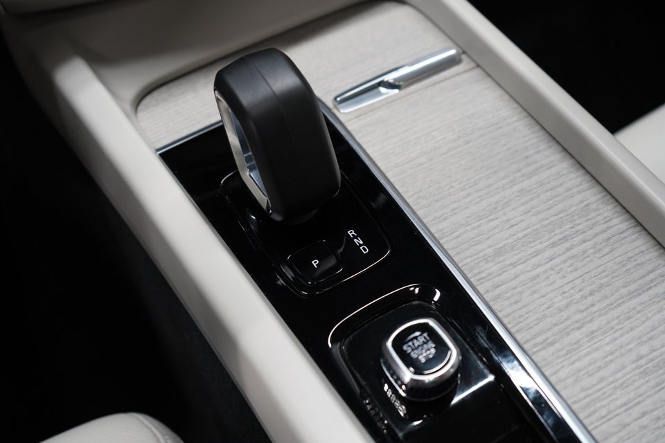 Volvo XC60 2,0 T6 ReCharge Plus Dark aut. AWD 5d