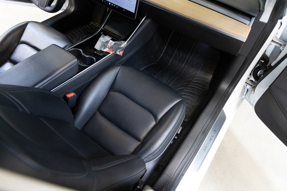 Tesla Model 3 Long Range AWD 4d