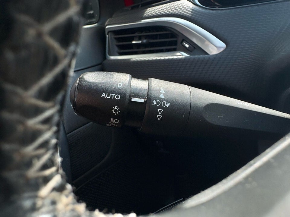 Peugeot 2008 1,2 PureTech 130 Prestige 5d