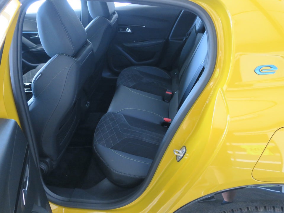 Peugeot e-208 50 GT Sky 5d