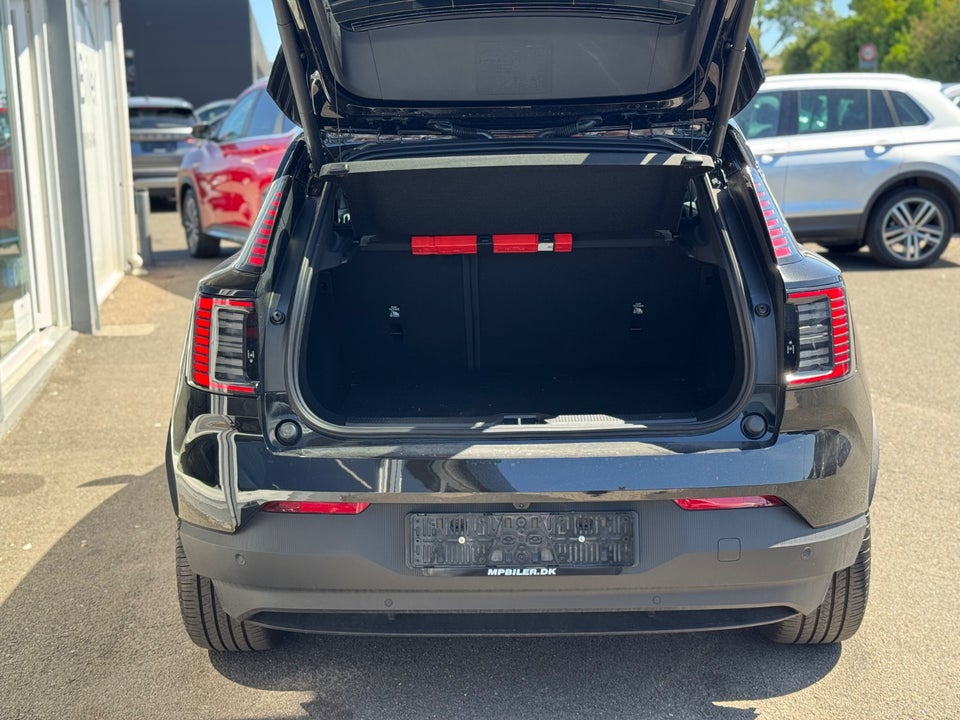 Volvo EX30 Extended Range Black Edition 5d