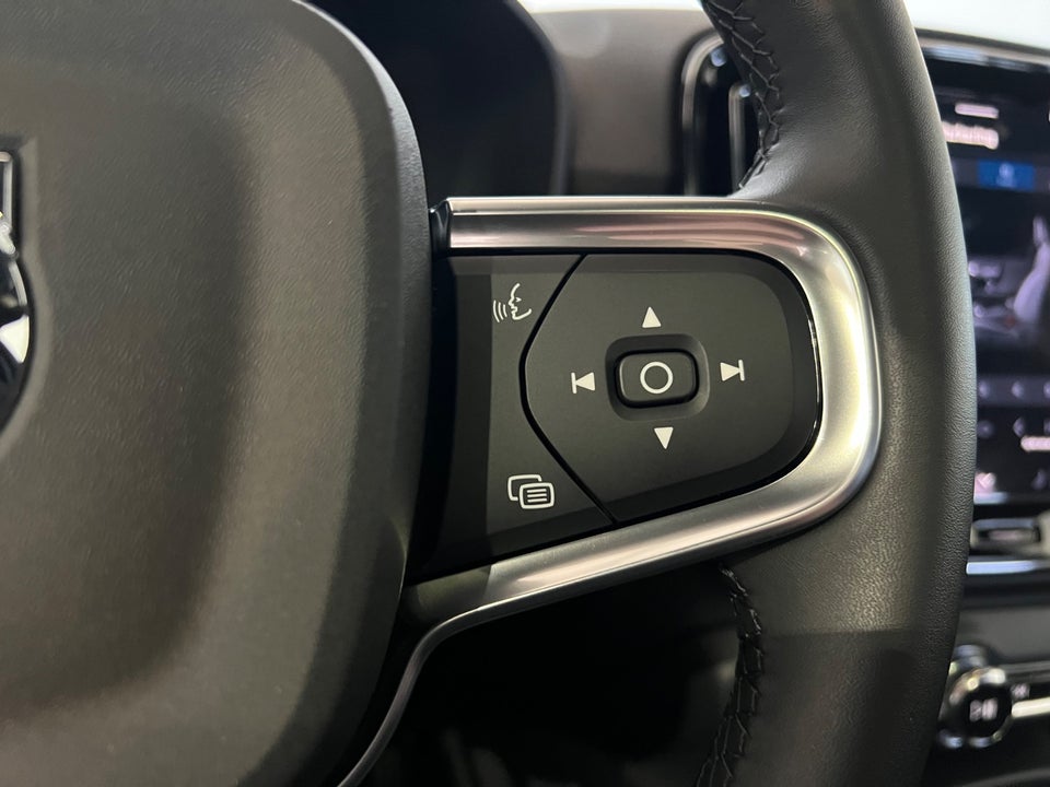 Volvo XC40 ReCharge Extended Range Ultra Dark 5d